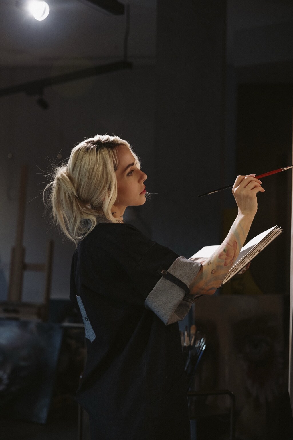 Vanessa Patitucci drawing in her studio